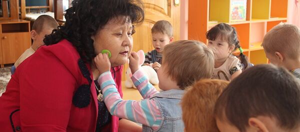 Директор детского дома Умiт Майра Бейсеканова - Sputnik Таджикистан