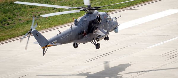 Учебно-тренировочные полеты вертолёта Ми-35М, архивное фото Учебно-тренировочные полеты вертолёта Ми-35М, архивное фото - Sputnik Таджикистан