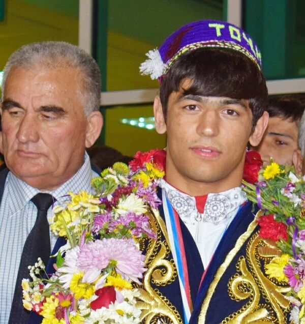 Встреча чемпиона мира по самбо Бехруза Ходжазода в Душанбе Встреча чемпиона мира по самбо Бехруза Ходжазода в Душанбе - Sputnik Таджикистан