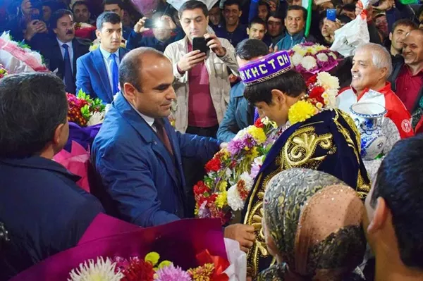 Встреча чемпиона мира по самбо Бехруза Ходжазода в Душанбе Встреча чемпиона мира по самбо Бехруза Ходжазода в Душанбе - Sputnik Тоҷикистон