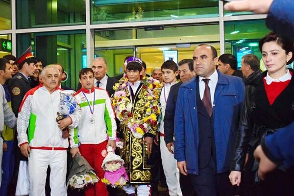 Встреча чемпиона мира по самбо Бехруза Ходжазода в Душанбе - Sputnik Таджикистан