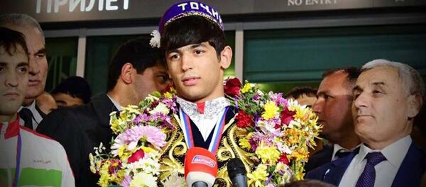 Встреча чемпиона мира по самбо Бехруза Ходжазода в Душанбе - Sputnik Тоҷикистон