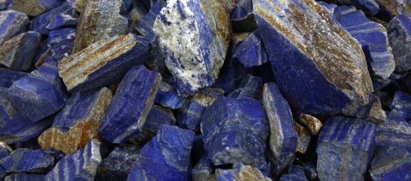 Добыча лазурита, архивное фото Добыча лазурита, архивное фото - Sputnik Таджикистан