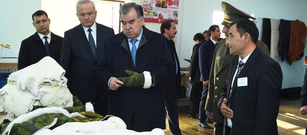 Эмомали Рахмон на открытие швейных и обувных цехов на Государственном сельскохозяйственном предприятии Палос - Sputnik Тоҷикистон