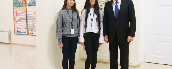 Ёсуман Исмонзода, Манижа Тошболтаева и посол Таджикистана в России Имомуддин Сатторов Ёсуман Исмонзода, Манижа Тошболтаева и посол Таджикистана в России Имомуддин Сатторов - Sputnik Тоҷикистон