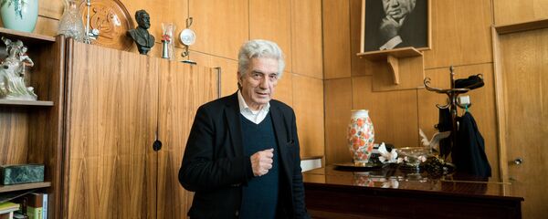 Толибхон Шахиди в кабинете Союза композиторов - Sputnik Таджикистан