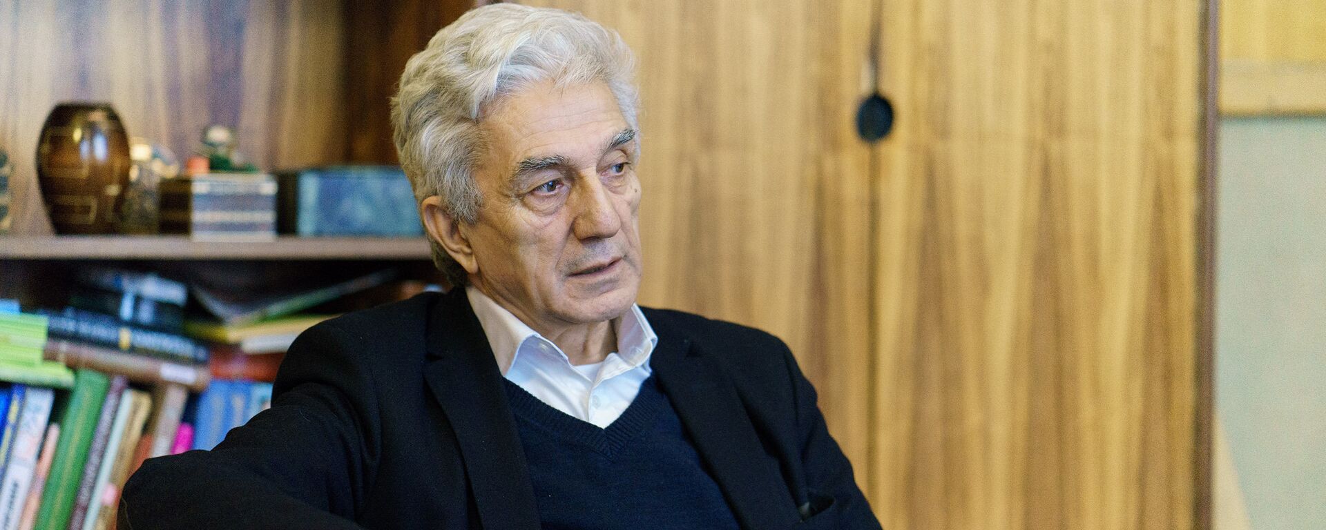 Толибхон Шахиди в кабинете Союза композиторов - Sputnik Тоҷикистон, 1920, 14.03.2026