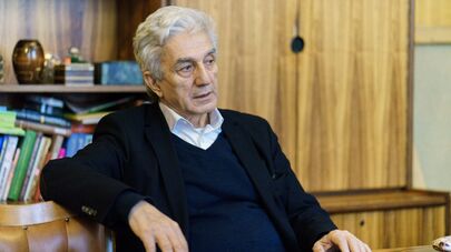 Толибхон Шахиди в кабинете Союза композиторов