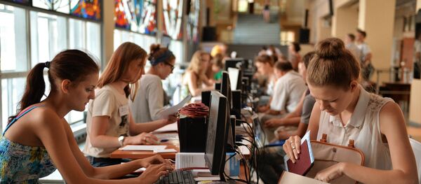 Подача документов в вузы, архивное фото - Sputnik Таджикистан