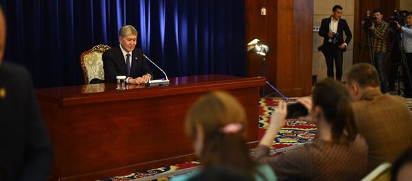 Президент Кыргызстана Алмазбек Атамбаев на пресс-конференции, архивное фото - Sputnik Таджикистан