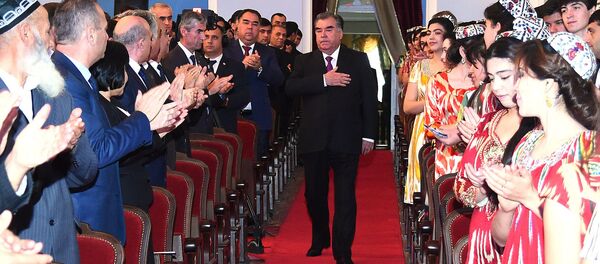 Эмомали Рахмон в Согдийской области, архивное фото - Sputnik Тоҷикистон