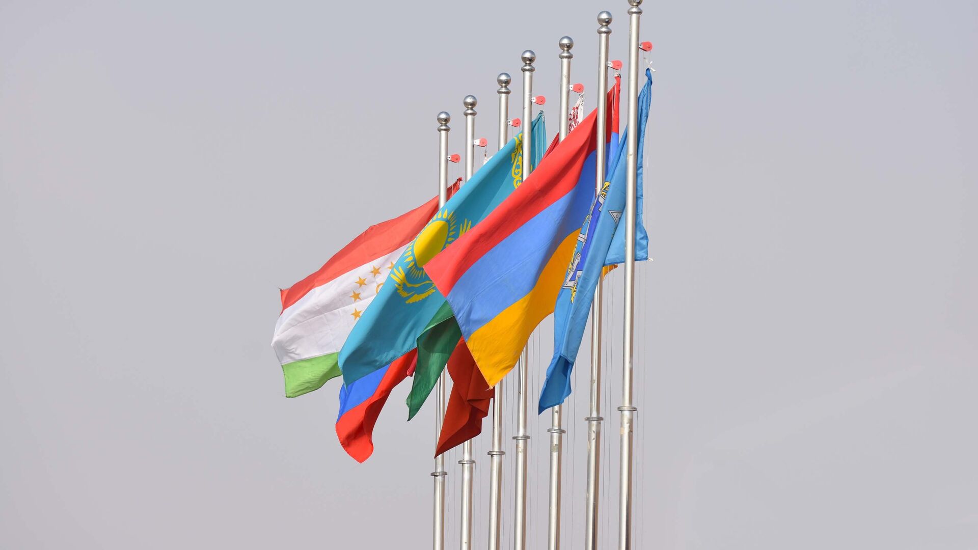 Флаги стран участниц ОДКБ, архивное фото - Sputnik Таджикистан, 1920, 05.05.2021