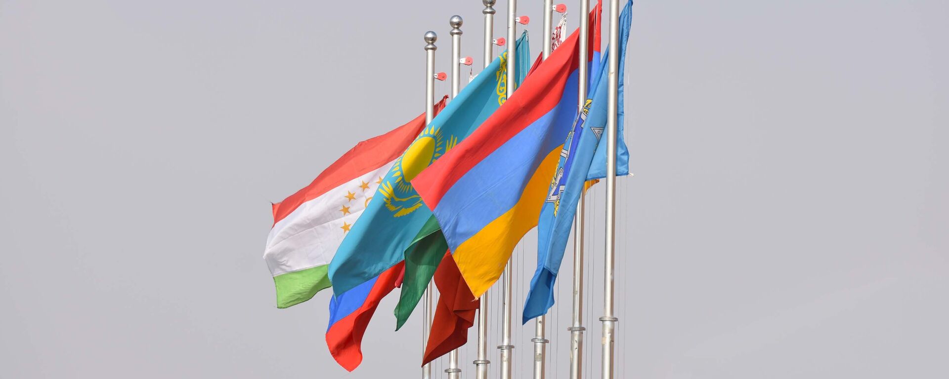 Флаги стран участниц ОДКБ, архивное фото - Sputnik Таджикистан, 1920, 24.08.2021