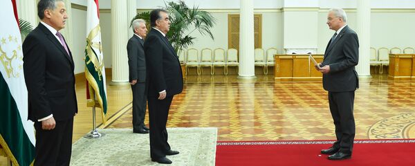 Эмомалӣ раҳмон аз 8 сафири нав эътимоднома қабул кард - Sputnik Тоҷикистон