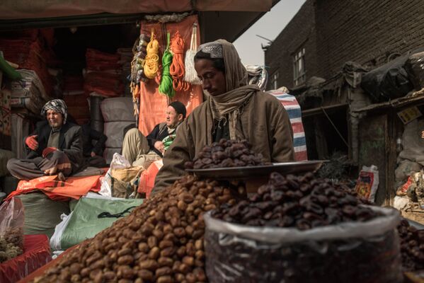 Продавец фиников на рынке в Кабуле - Sputnik Таджикистан