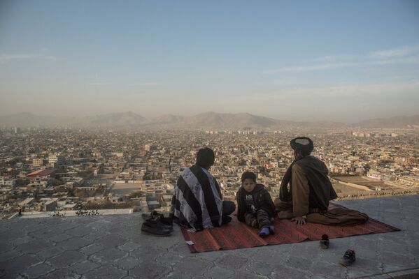 Местные жители во время отдыха в Кабуле - Sputnik Таджикистан