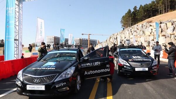 Беспилотные машины состязались в гонках на шоу в Южной Корее - Sputnik Таджикистан