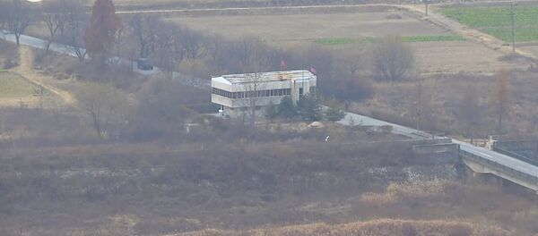 Побег северокорейского солдата попал на видео Побег северокорейского солдата попал на видео - Sputnik Таджикистан