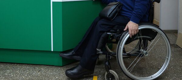 Инвалид на коляске, архивное фото - Sputnik Тоҷикистон
