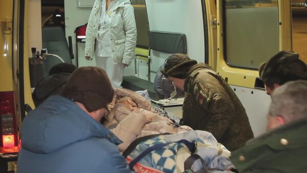 Военные медики эвакуировали учительницу русского языка из Таджикистана на лечение в Москву - Sputnik Таджикистан