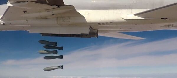 Дальний бомбардировщик Ту-22М3 наносит авиационный удар по объектам террористической группировки ИГ (террористическая организация, запрещена в России) в Сирии - Sputnik Тоҷикистон