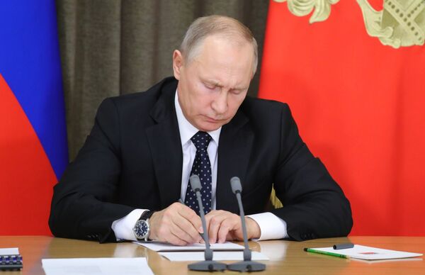 Президент России Владимир Путин, архивное фото Президент России Владимир Путин, архивное фото - Sputnik Таджикистан