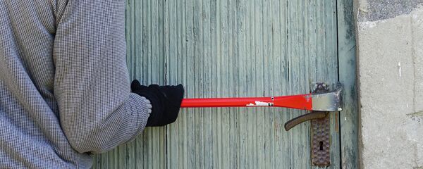 Взлом двери, архивное фото - Sputnik Тоҷикистон