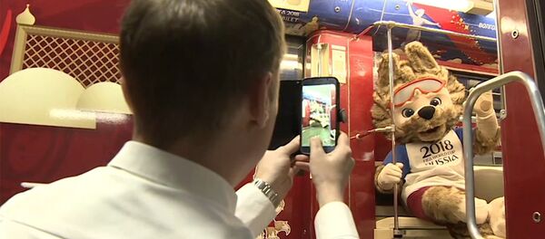 В московском метро появился поезд, посвященный истории ЧМ по футболу - Sputnik Таджикистан