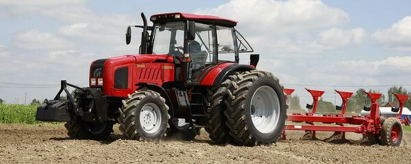 Трактор Беларус, архивное фото - Sputnik Тоҷикистон