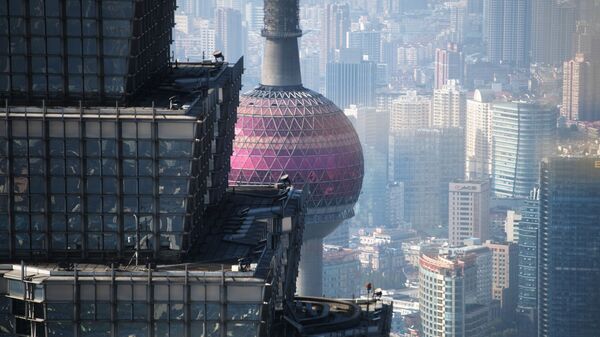 Башня Цзинь Мао и телебашня Восточная жемчужина  в Шанхае - Sputnik Таджикистан