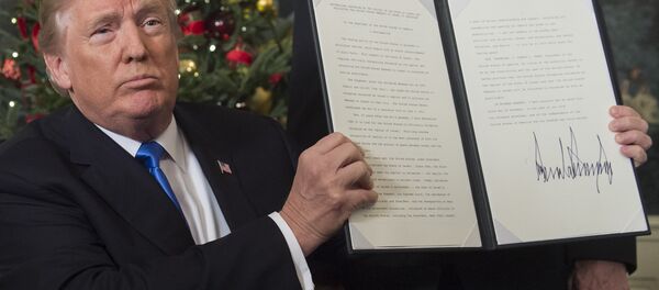 Президент США Дональд Трамп подписал меморандум о признании Иерусалима столицей Израиля Президент США Дональд Трамп подписал меморандум о признании Иерусалима столицей Израиля - Sputnik Тоҷикистон