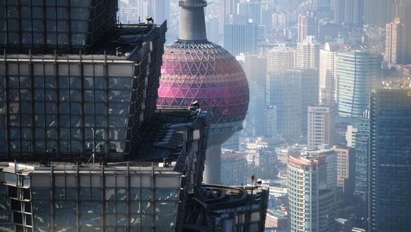 Башня Цзинь Мао и телебашня Восточная жемчужина  в Шанхае - Sputnik Таджикистан