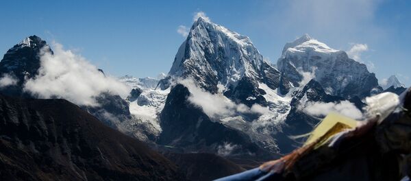 Гора Эверест, архивное фото - Sputnik Тоҷикистон