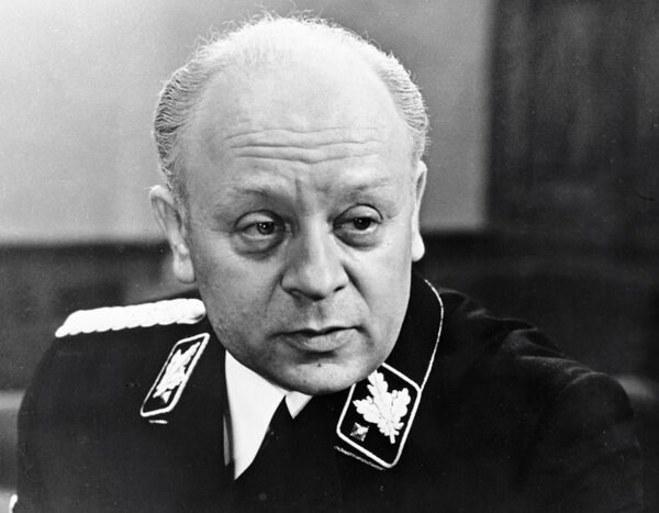 Актер Леонид Броневой в роли Мюллера в фильме Семнадцать мгновений весны Актер Леонид Броневой в роли Мюллера в фильме Семнадцать мгновений весны - Sputnik Таджикистан