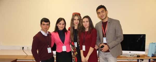 Таджикские студенты на форуме в Москве, архивное фото - Sputnik Тоҷикистон