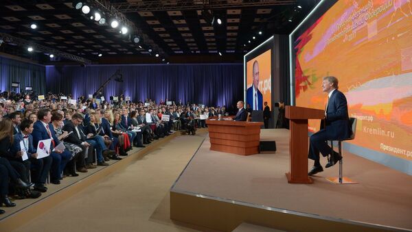 Ежегодная большая пресс-конференция президента РФ Владимира Путина - Sputnik Таджикистан