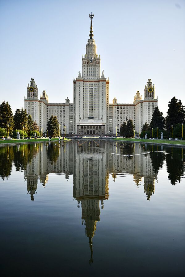 Здание Московского университета на Воробьевых горах - Sputnik Таджикистан