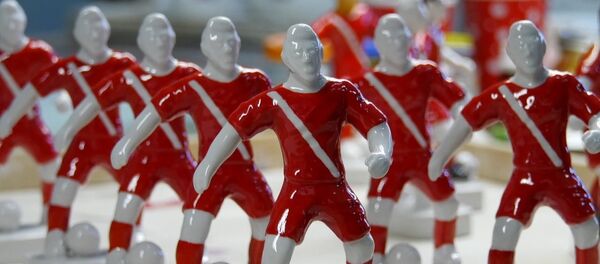 Фарфоровые фигурки футболистов сборных ЧМ-2018 по футболу выпускают в России - Sputnik Таджикистан