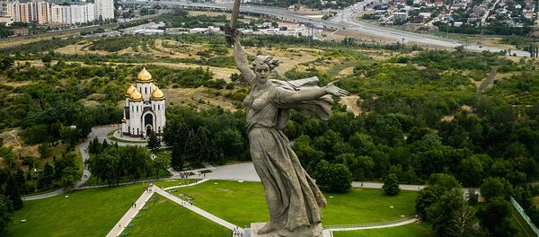 Родина-мать зовет! - центр памятника-ансамбля Героям Сталинградской битвы - Sputnik Таджикистан