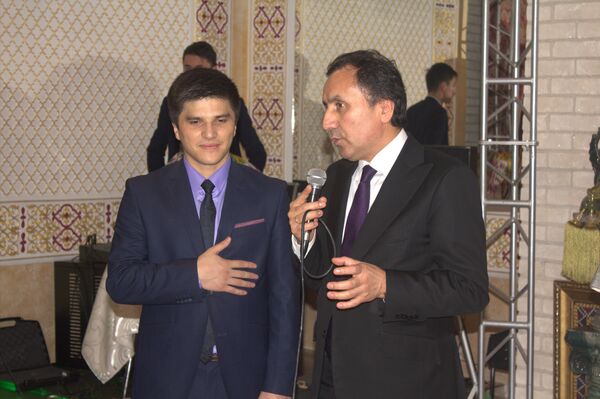 Имомуддин Сатторов на молодёжном культурном вечере Мы – будущее страны! - Sputnik Тоҷикистон