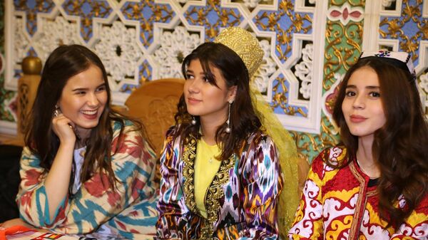 Молодежь Таджикистана провела в России культурный вечер в посольстве РТ - Sputnik Таджикистан