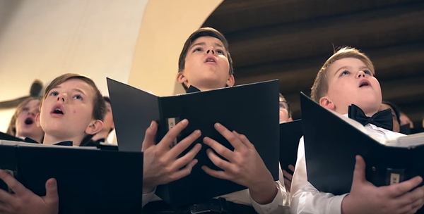 Комик накормил детский хор перцем Комик накормил детский хор перцем - Sputnik Тоҷикистон