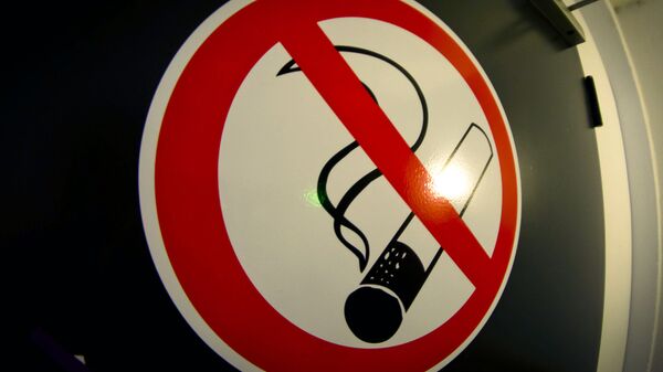 Табличка о запрете курения - Sputnik Таджикистан