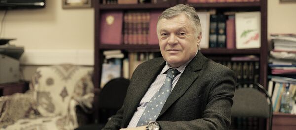 Профессор, заведующий кафедрой иранской филологии Владимир Иванов, архивное фото Профессор, заведующий кафедрой иранской филологии Владимир Иванов, архивное фото - Sputnik Тоҷикистон
