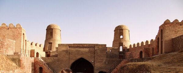 Послы русского языка на экскурсии в Гиссарской крепости, архивное фото - Sputnik Таджикистан