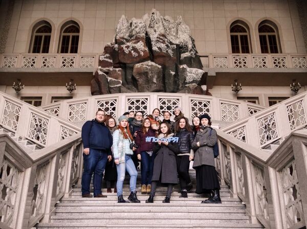 Послы русского языка на экскурсии в Кохи Навруз, архивное фото - Sputnik Таджикистан