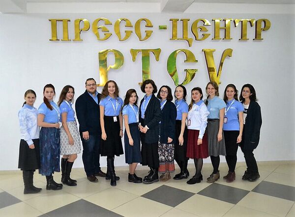 Послы русского языка в пресс-центре  РТСУ, архивное фото - Sputnik Таджикистан