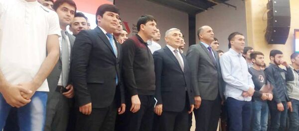 Встреча таджикской молодежи с мигрантами в Урале - Sputnik Тоҷикистон