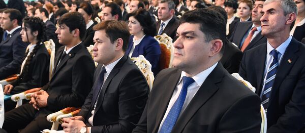 Варзишкор Дилшод Назаров, Беҳрӯз Хоҷазода, Дилшод Ҷӯраев ва ғолиби озмуни зеҳнӣ Ёсуман Холова - Sputnik Тоҷикистон