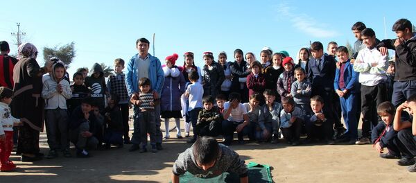 Военные РФ провели спортивные соревнования в школе кишлака Дареёбот - Sputnik Таджикистан